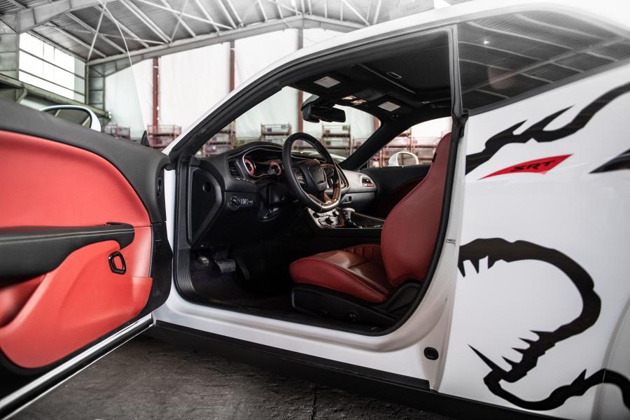 Интерьер Dodge Challenger SRT Hellcat Cerberus by GeigerCars 2019 года  (фото 5 из 16)